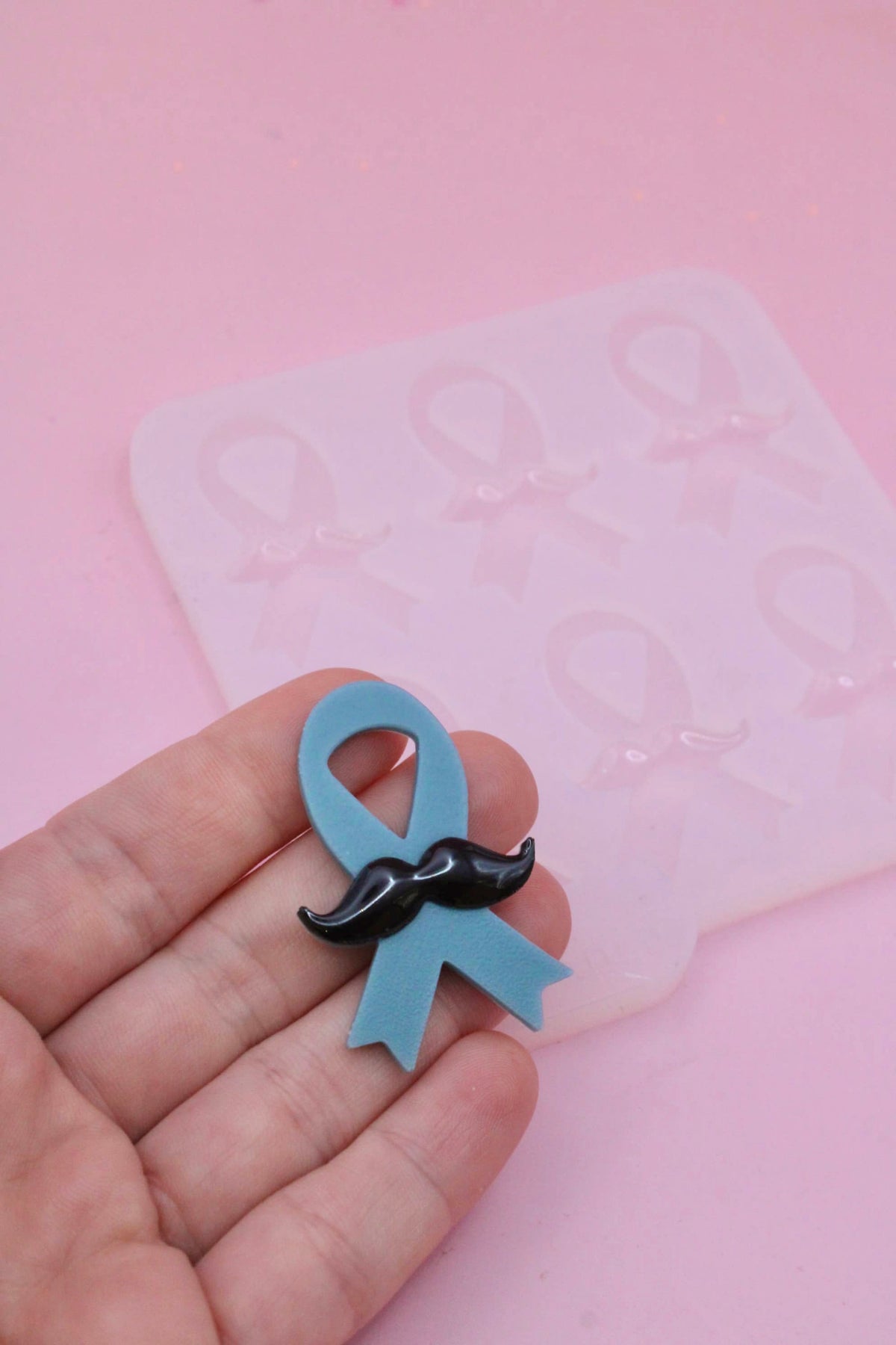Moule silicone broche RUBAN MOVEMBER - 6 broches