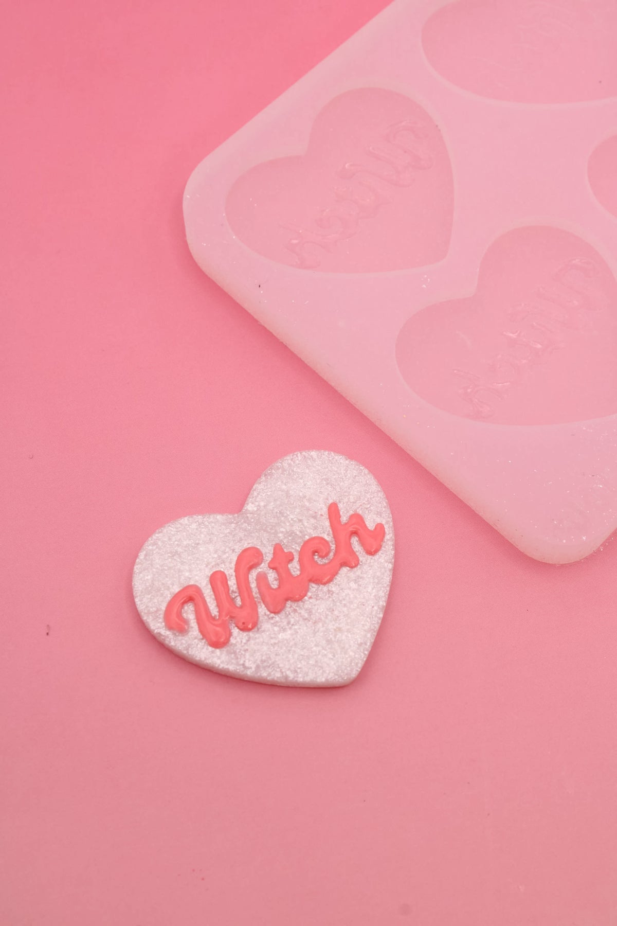Moule silicone broche COEUR WITCH - 6 broches