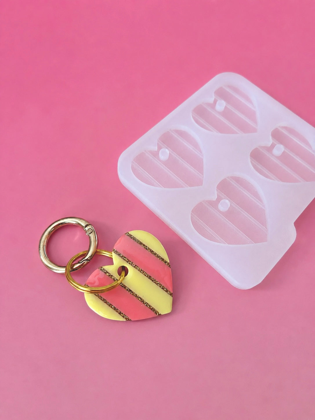 Moule silicone médaille/porte-clé COEUR RAYURES - 4 pièces