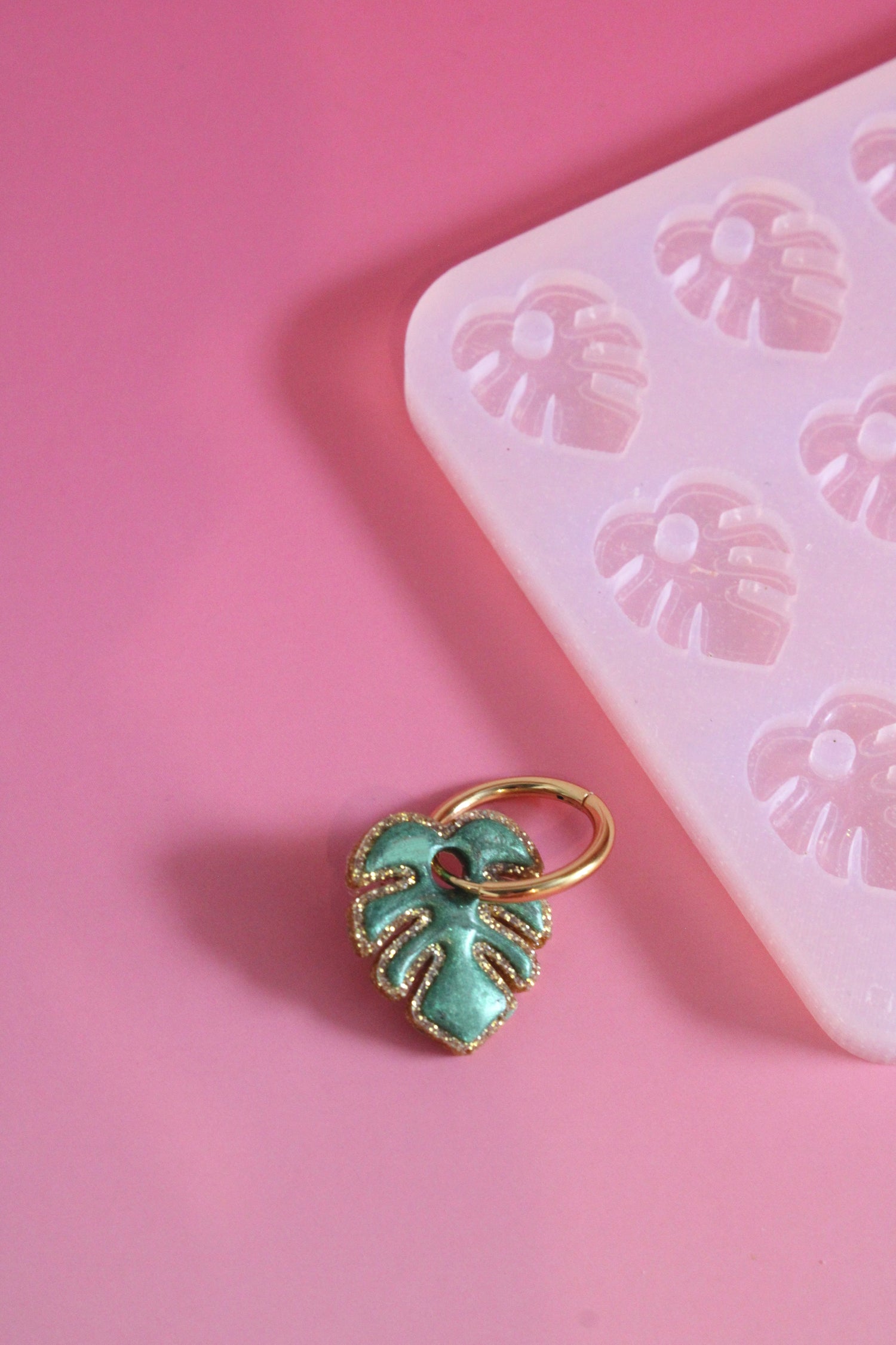 Moule silicone pampille FEUILLE MONSTERA - 6 paires