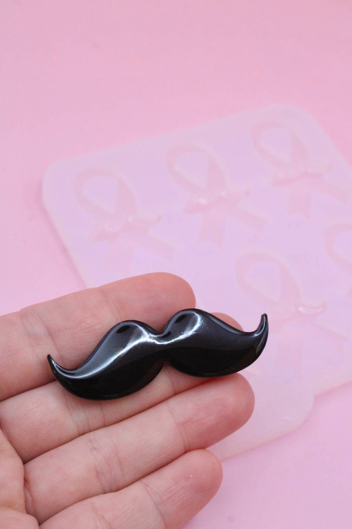 Moule silicone broche MOUSTACHE- 6 broches