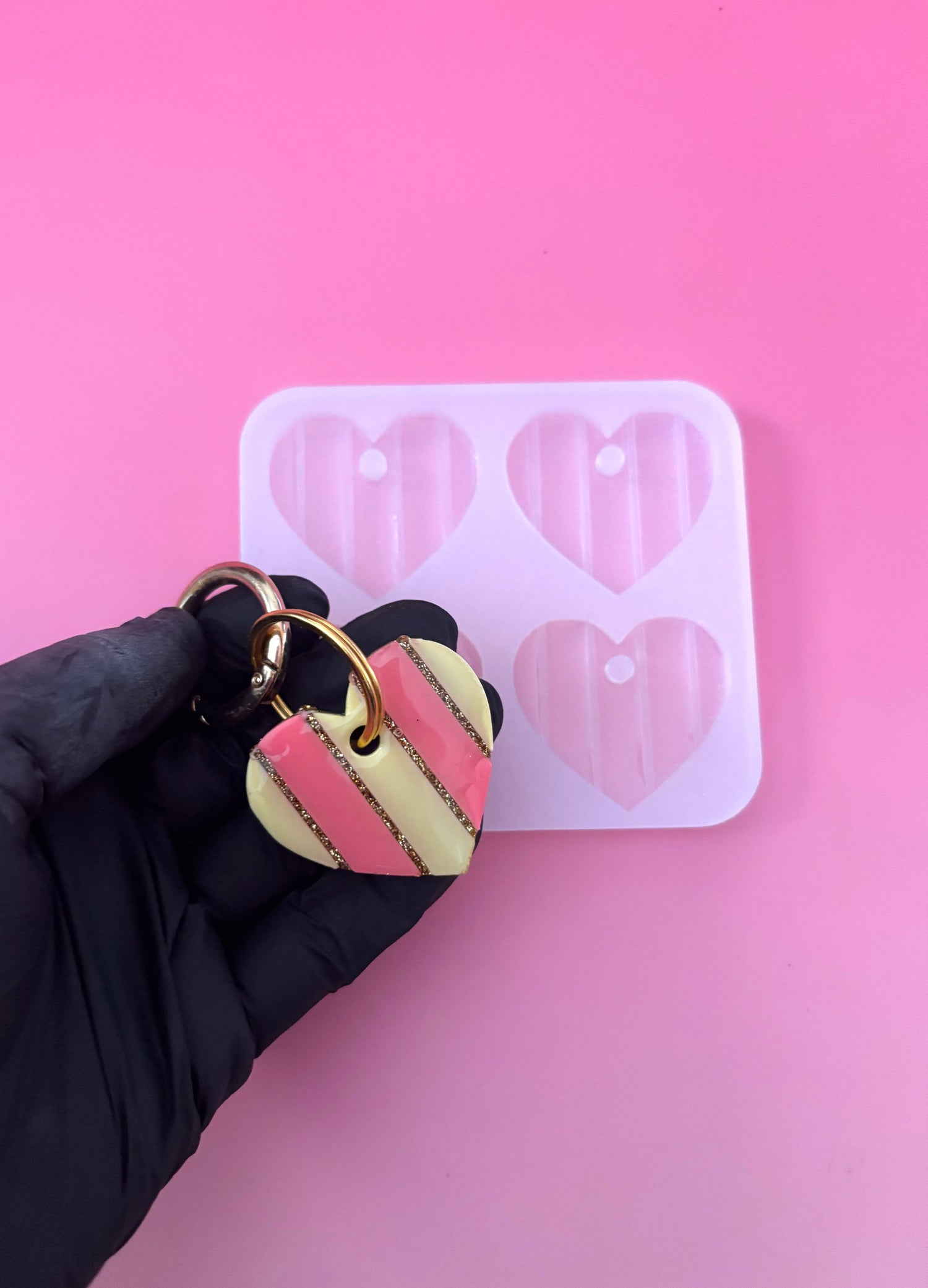 Moule silicone médaille/porte-clé COEUR RAYURES - 4 pièces