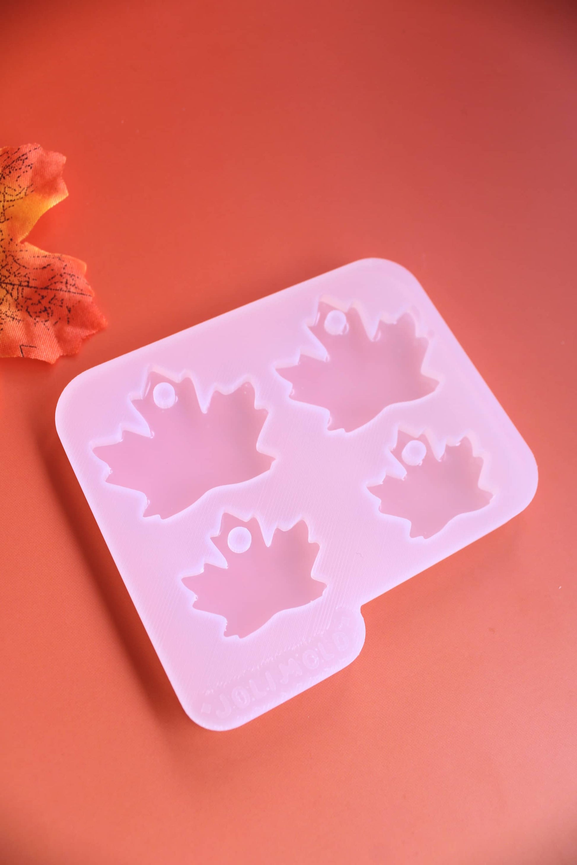 Moule silicone FEUILLE ERABLE 2 tailles