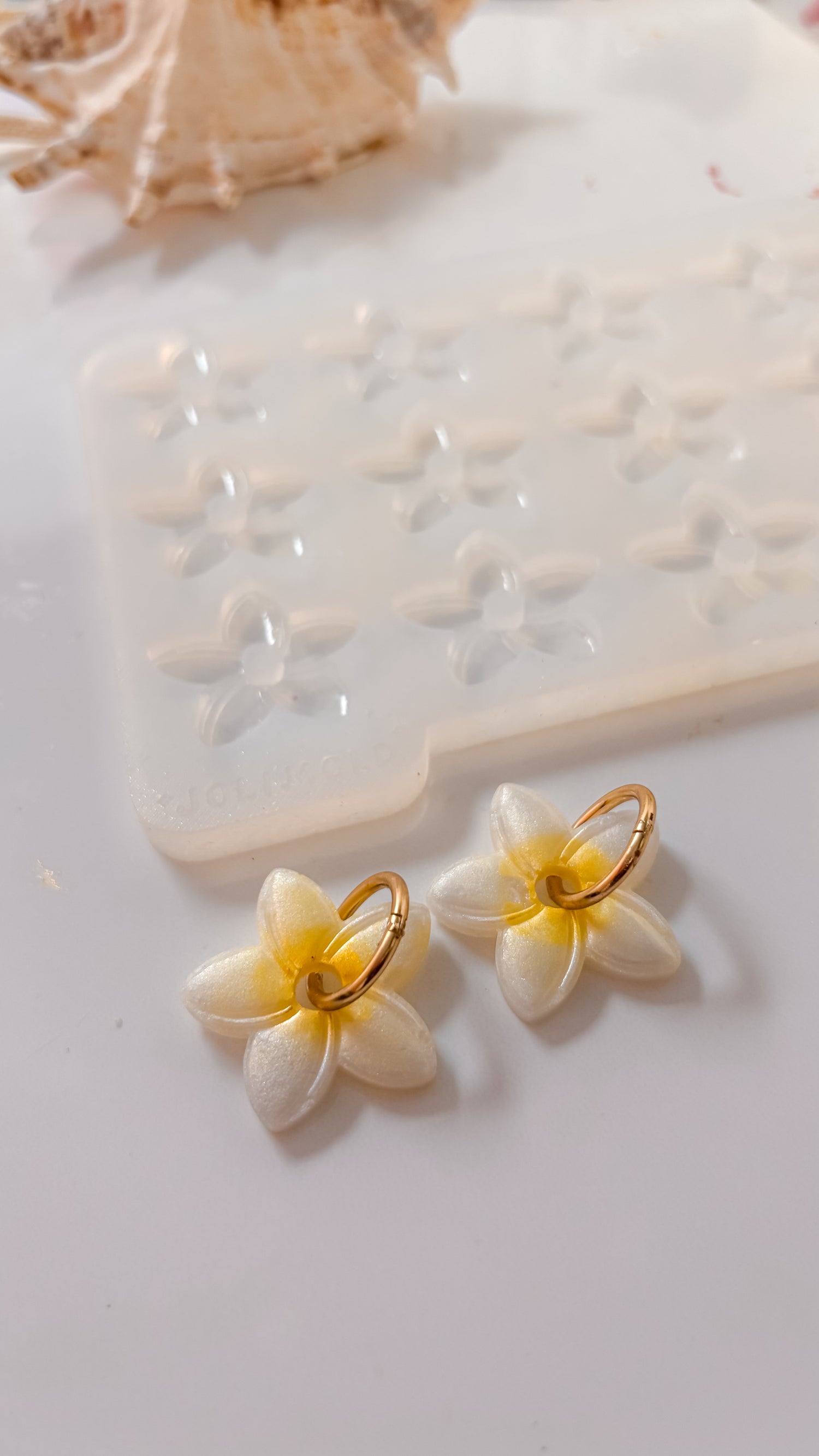 Moule silicone pampille FLEUR DE TIARE - 6 paires