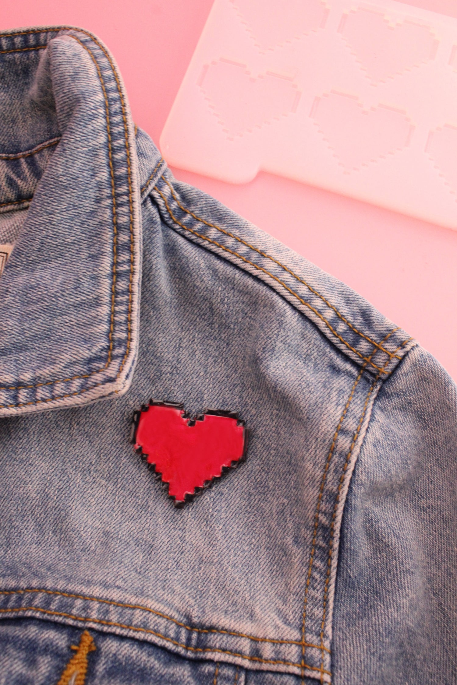 Moule silicone broche COEUR PIXEL - 6 broches