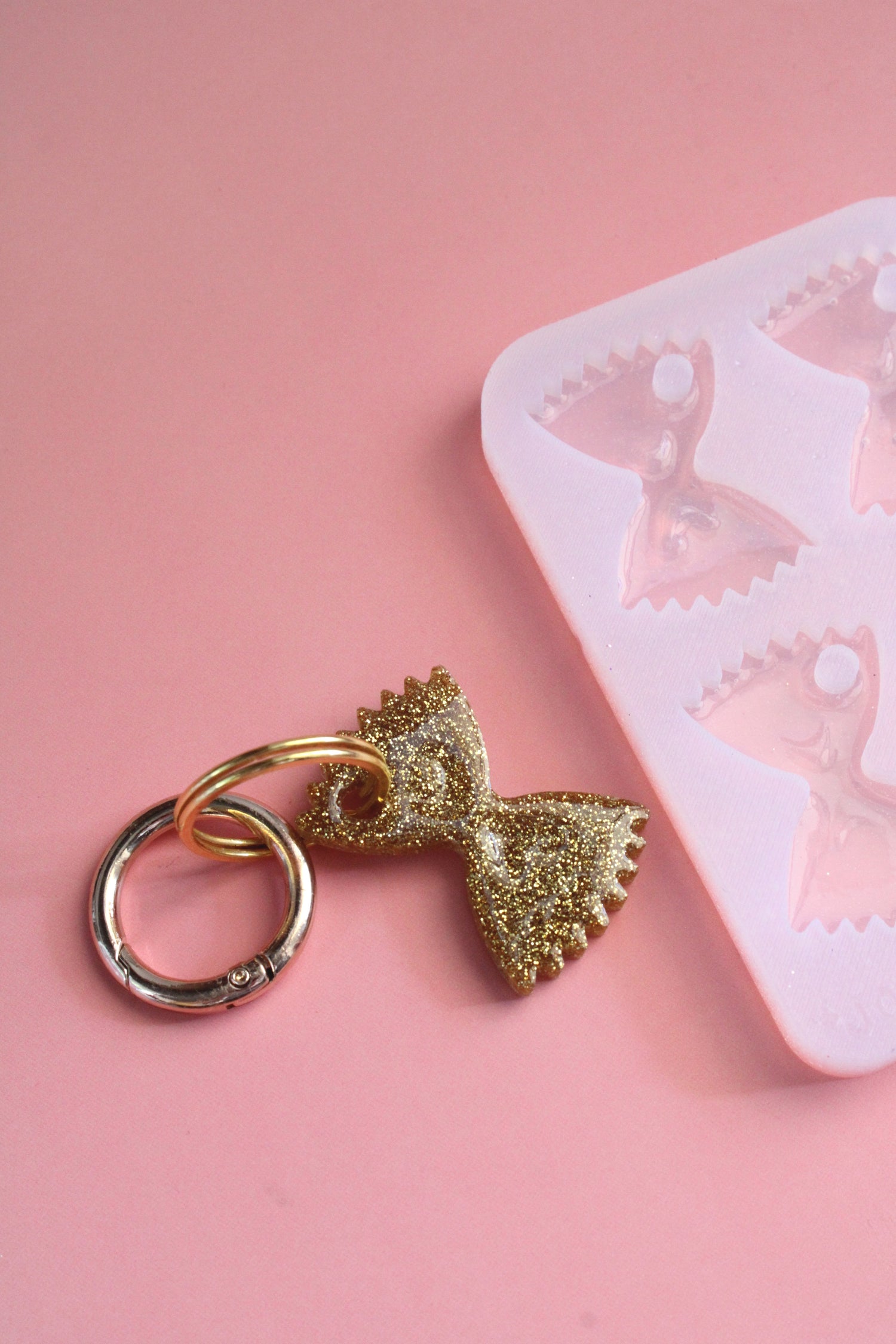 Moule silicone porte-clé / médaille FARFALLE - 4 pièces