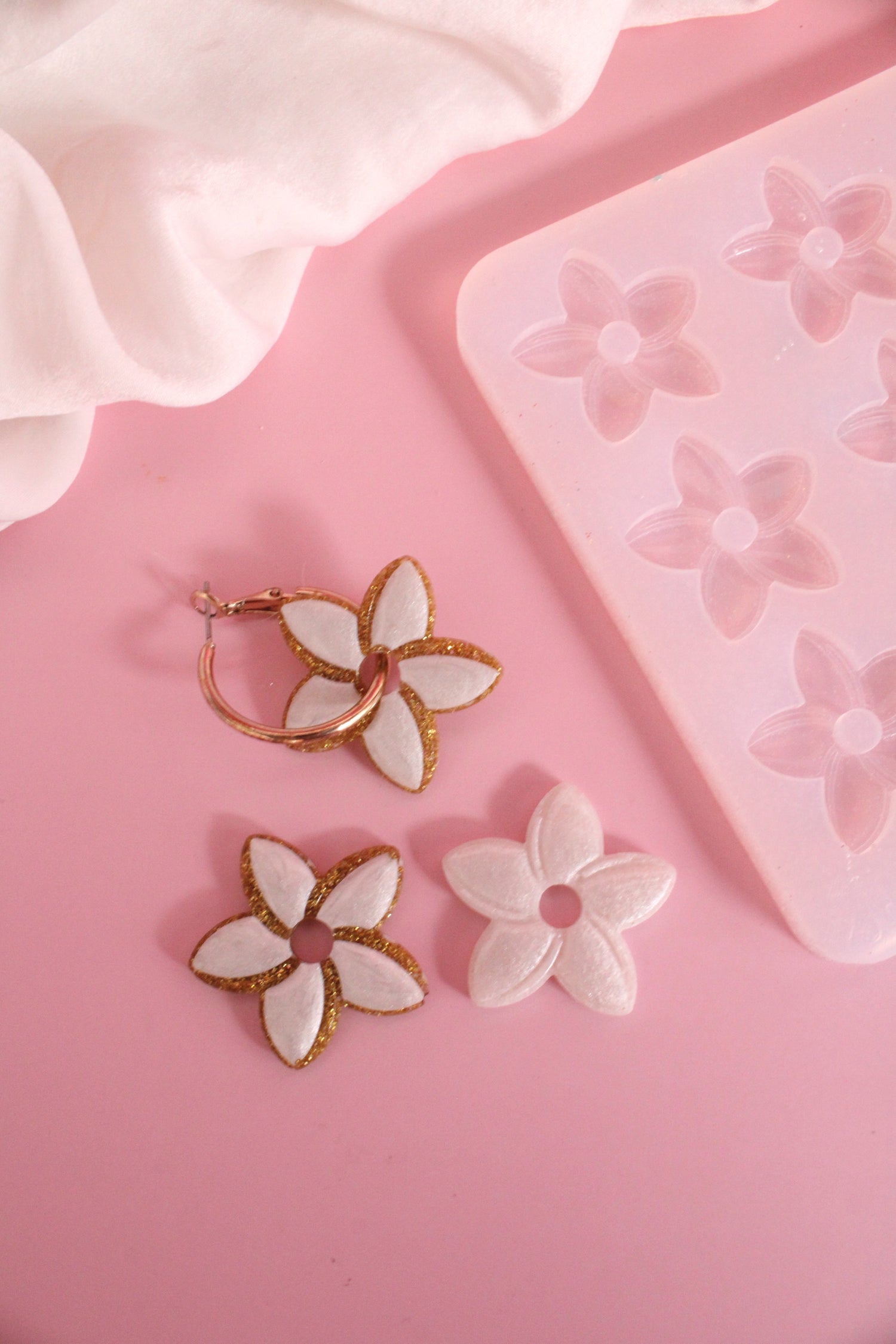 Moule silicone pampille FLEUR DE TIARE - 6 paires