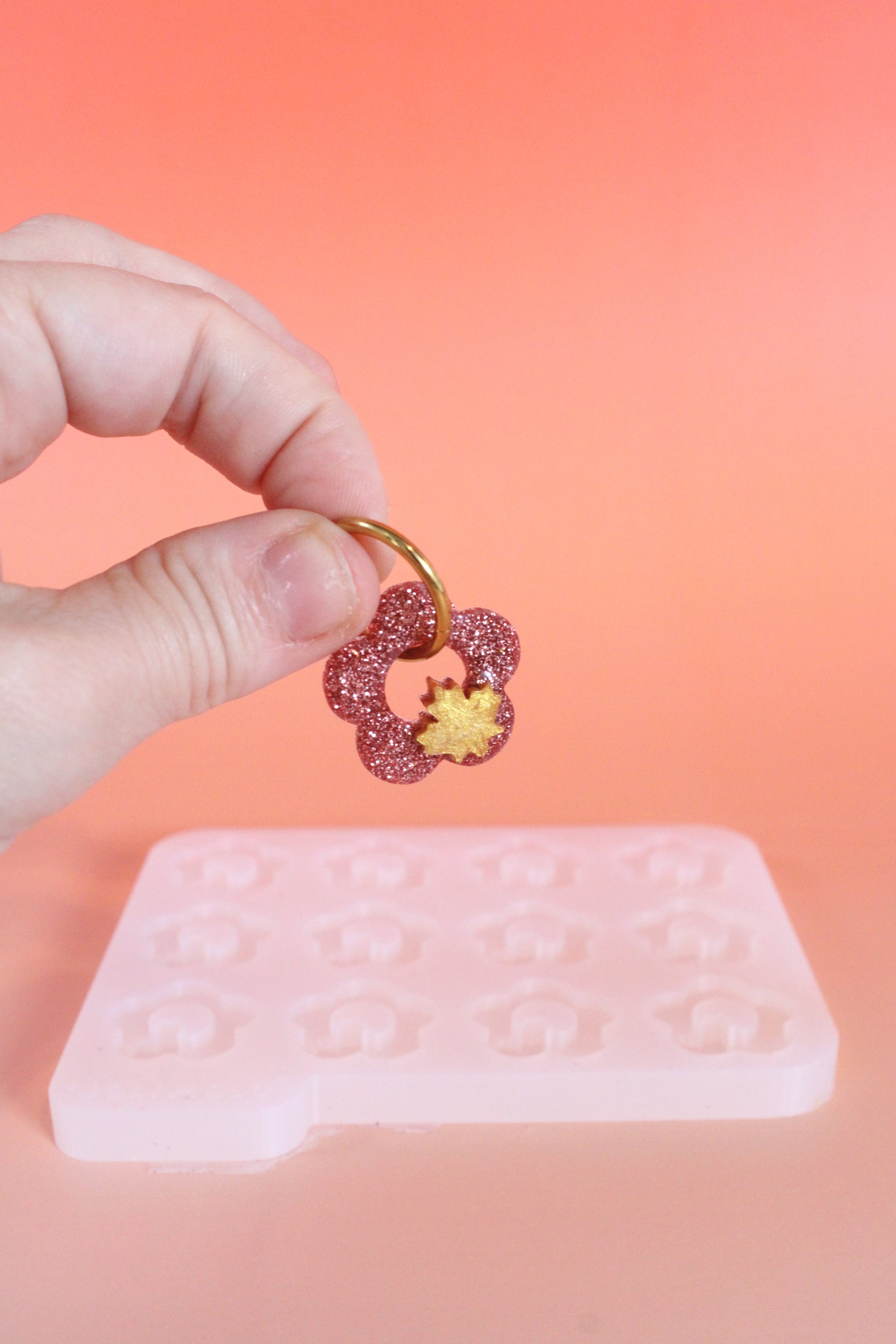 Moule silicone pampille FLEUR avec relief érable - 6 paires